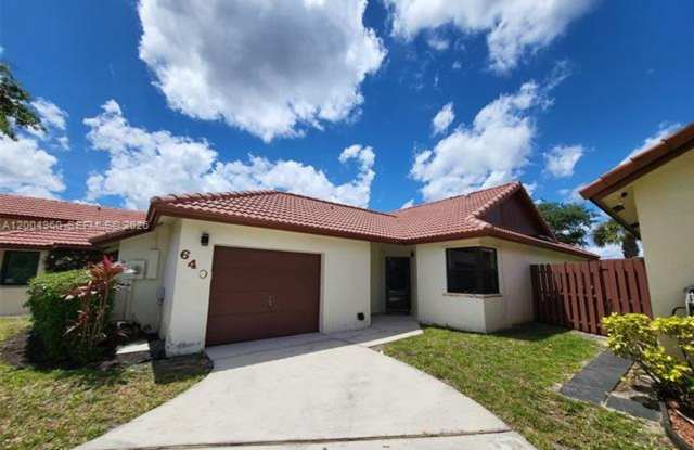 640 SW 113th Ter PEMBROKE PINES, FL 33025 photos photos