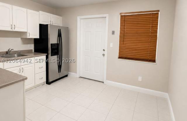 525 SW 78th Ct Gallery 2