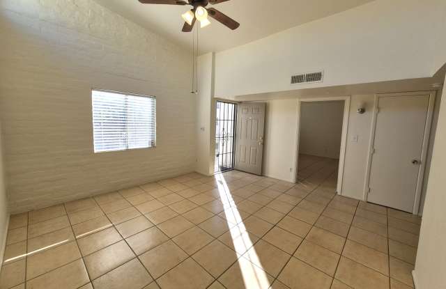 733 East Elm Street Unit B Gallery 4