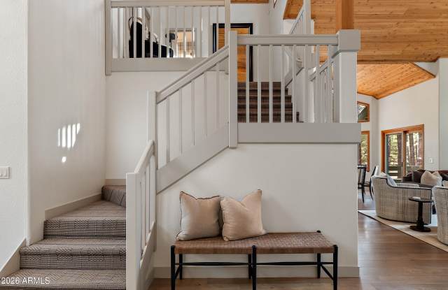 2228 JOHN HANCE Gallery 4