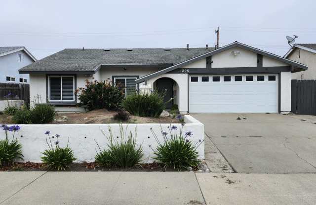 1305 W Hickory Ave photos photos