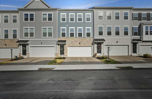 Beautifully UPDATE Townhome FOR LEASE photos photos