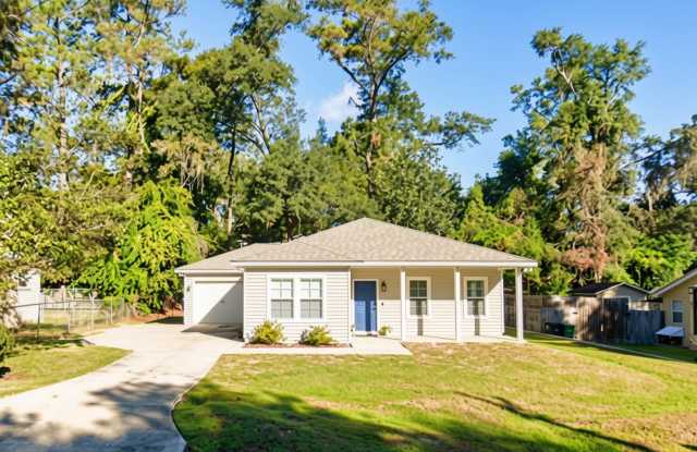 Like New 3BR/2BA Home Near Parks & Lake Jackson | Lawn Care Included Gallery 1