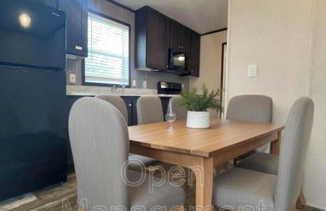 825 1st Ave E photos photos