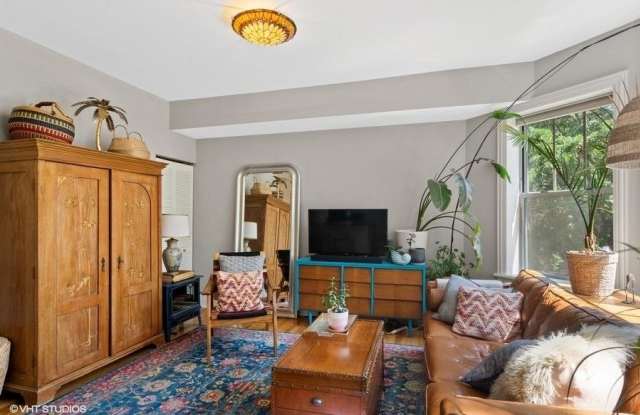 5402 North Kenmore Gallery 2