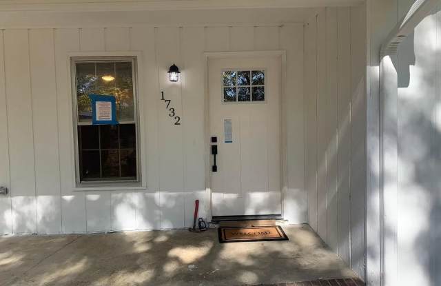 Room in 4 Bedroom Home at Hideway Ln Gallery 3