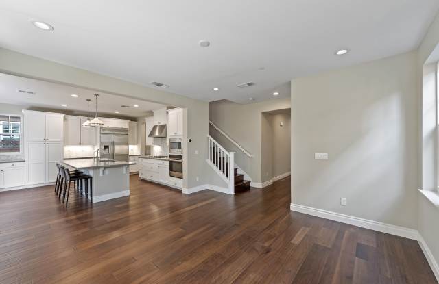 387 School Ct Gallery 2