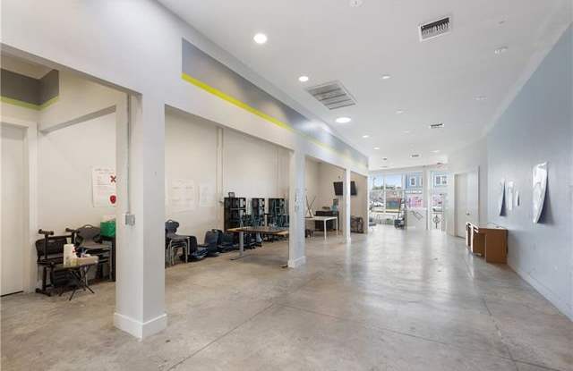 2703 S BROAD Avenue Gallery 4
