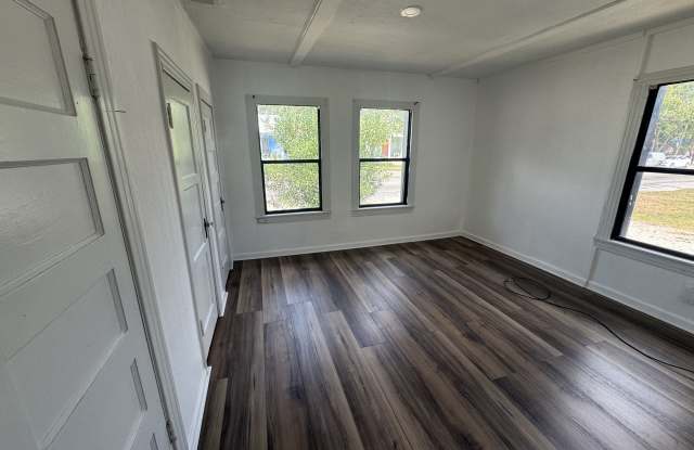 403 East North Street Gallery 3