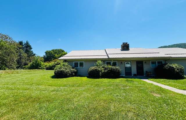 2 Bedroom, 1 Bath Duplex Gallery 3