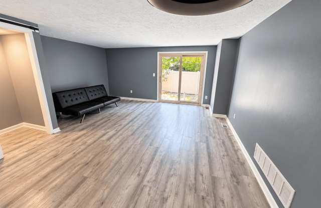 483 Glencoe Ct Gallery 3