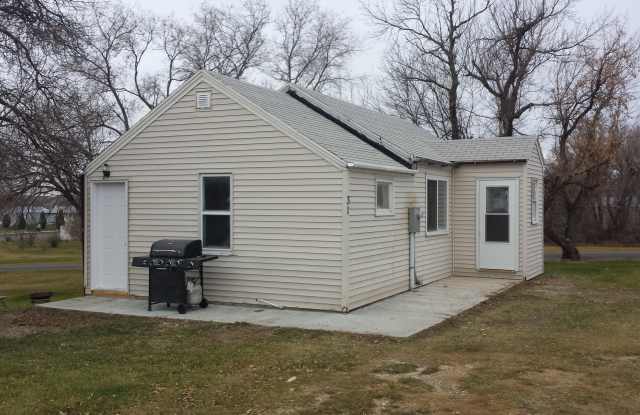 31 2nd Street Northwest - 31 2nd Street Northwest, Golden Valley, ND 58541