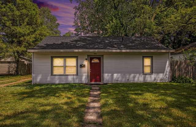 Charming 3-Bed/1-Bath Ranch Style with Garage photos photos