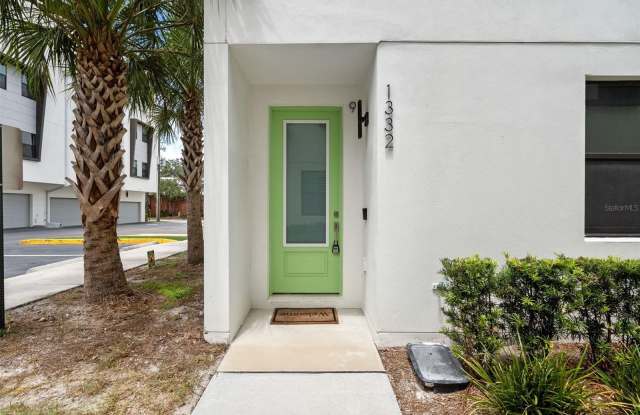 1332 W GRAY Street Gallery 4