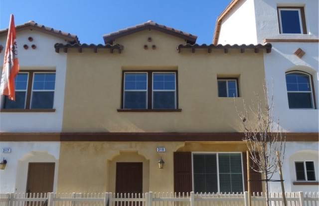 319 Fenimore Ave - 319 North Fenimore Avenue, Azusa, CA 91702