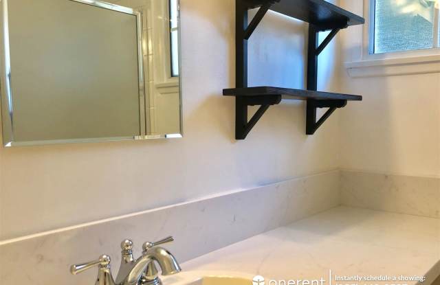 11139 Hayvenhurst Avenue Gallery 2