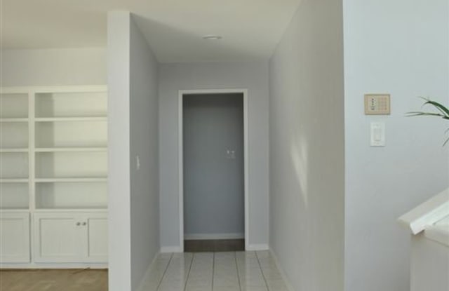 3336 Garrison Street Gallery 2