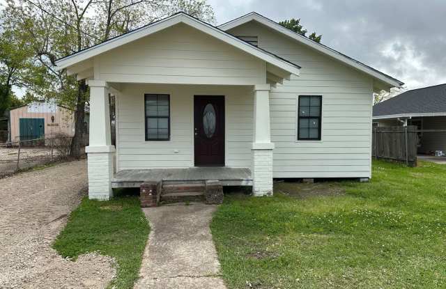2B/1B Home Available in Lake Charles - 710 13th Street, Lake Charles, LA 70601