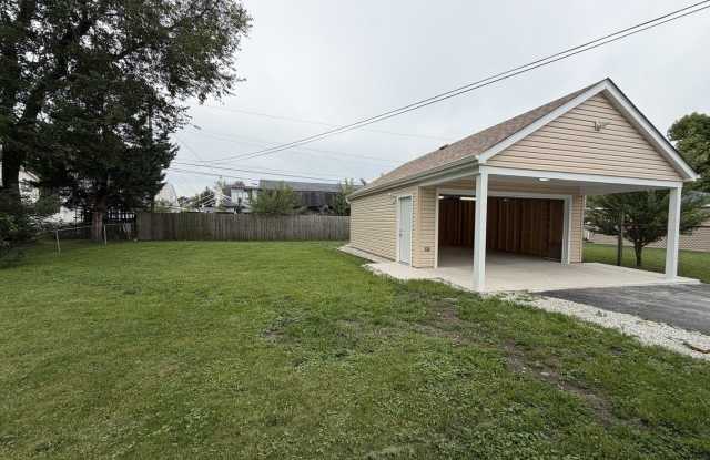 221 E Dickens Avenue Gallery 4