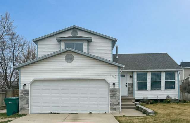 2 Weeks Rent FREE! Spacious 3 Bed 2.5 Bath House for Rent in Layton! photos photos