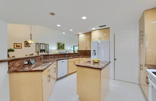 65 Centennial Court, Deerfield Beach, FL 33442 Gallery 3