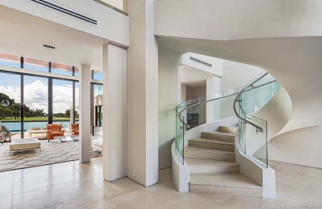 9420 W BROADVIEW DR Gallery 2