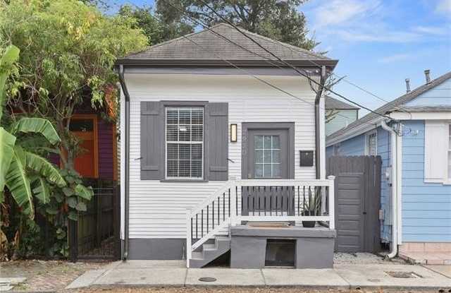 2920 LAUREL Street photos photos