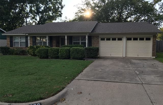 808 Thompson Drive - 808 Thompson Drive, Saginaw, TX 76179
