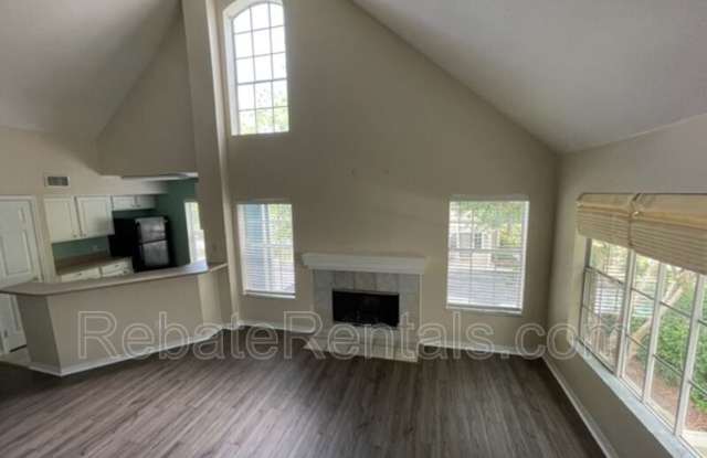 13703 Richmond Park Drive Gallery 3