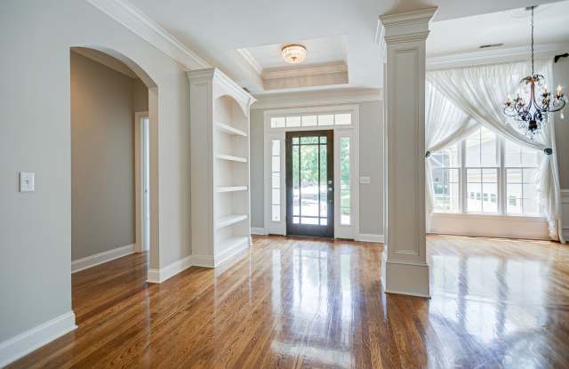Beautiful Home in Willow Springs Just Minutes to Downtown Franklin Gallery 3