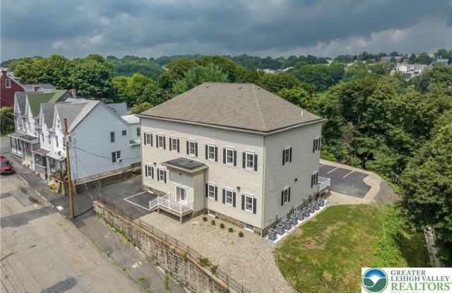 418 W Race Street unit: 7 photos photos