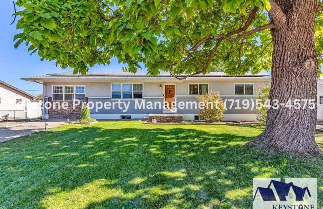 Beautifully Updated, Spacious 4 Bedroom/2 Bath Rancher on the St. Charles Mesa $2400/$2400 - 1246 20 1/4 Lane, Pueblo County, CO 81006