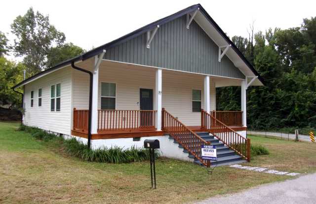 Beautifully Renovated 2 Bedroom 1 Bath Home - Minutes to Downtown Rock Hill Gallery 1