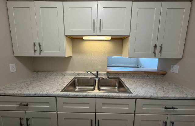 315 Paul Avenue North - 7 photos photos