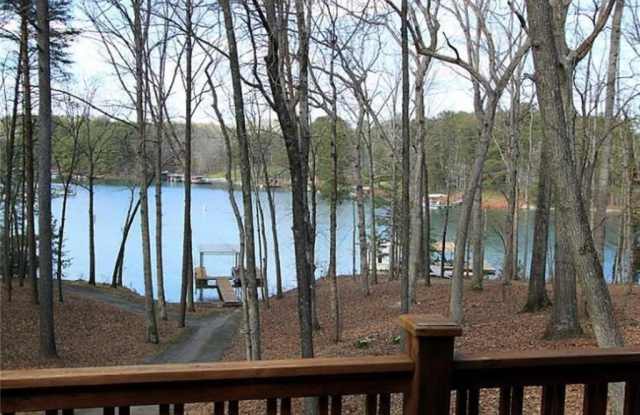 3235 Lakeside Drive Gallery 2