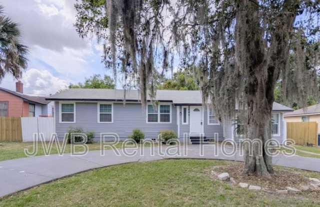 646 Stanwick Rd photos photos