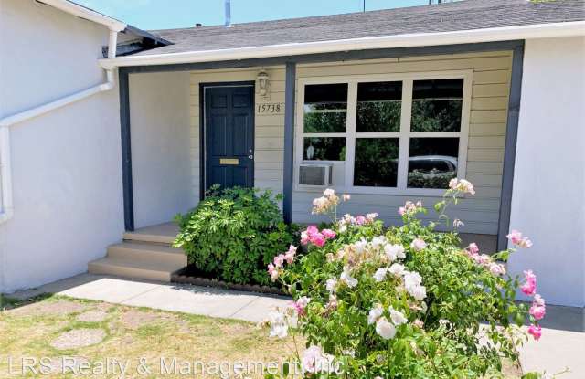 15738 Valerio Street Gallery 3