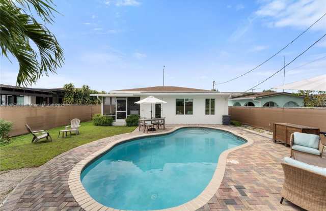 2625 SW 67th Ave photos photos