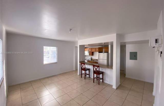 7130 Rue Versailles photos photos