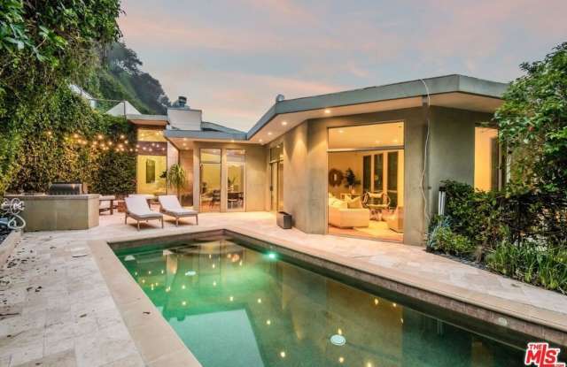 3685 Mandeville Canyon Rd photos photos