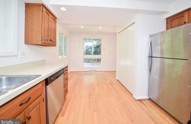 10902 HOWLAND DR Gallery 4
