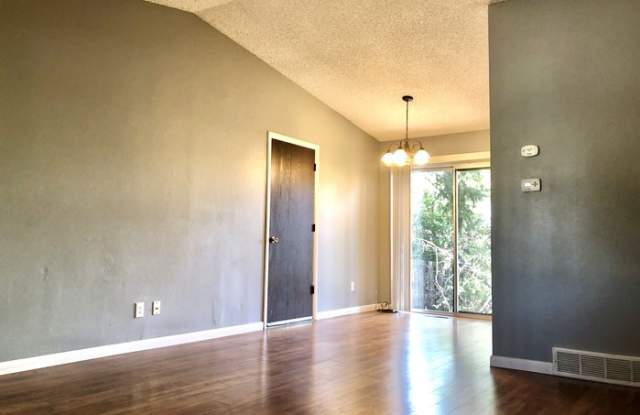 1943 Dorset Drive Gallery 2