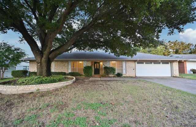 116 Willow Street N - 116 North Willow Street, Mansfield, TX 76063