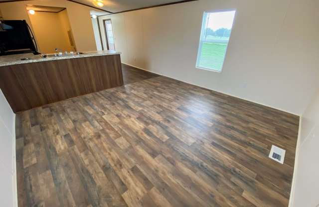 3-Bedroom 2-Bathroom Mobile Home | Just Minutes from the Helms Road LNG Park & Ride Gallery 3