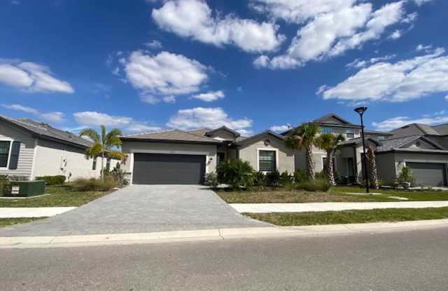 4 bedroom 3 bathroom home in Timber Creek Gallery 3