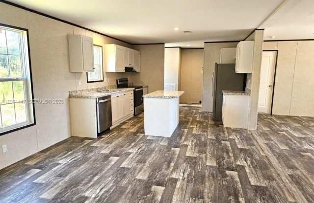 881 WOODLAND BLVD photos photos