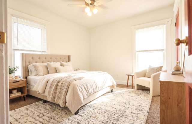 Spacious 3 bedroom 1 bathroom home near Lakefront Reservation! Gallery 4