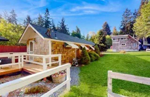 Rare Furnished Dream Studio in Langley with Utilities Included! - 5024 Saratoga Road, Island County, WA 98260