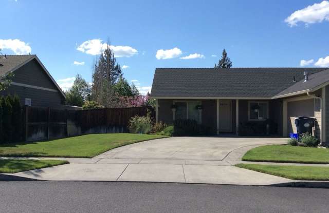 Beautiful Single-Level Home in Desirable NE Bend Community photos photos Beautiful Single-Level Home in Desirable NE Bend Community photos photos