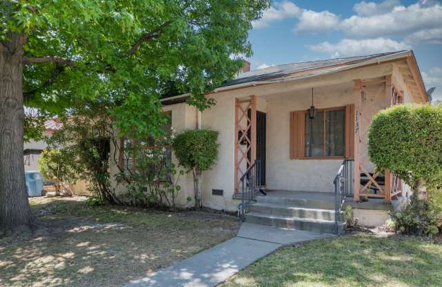 Beautiful 3 Bedroom/ 2 Bath Home $3,595/ Mo. photos photos